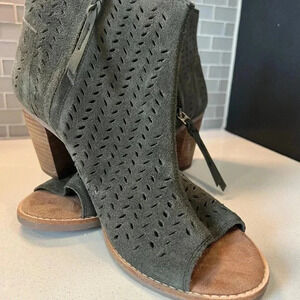 TOMS Olive Suede Shoes Size 10